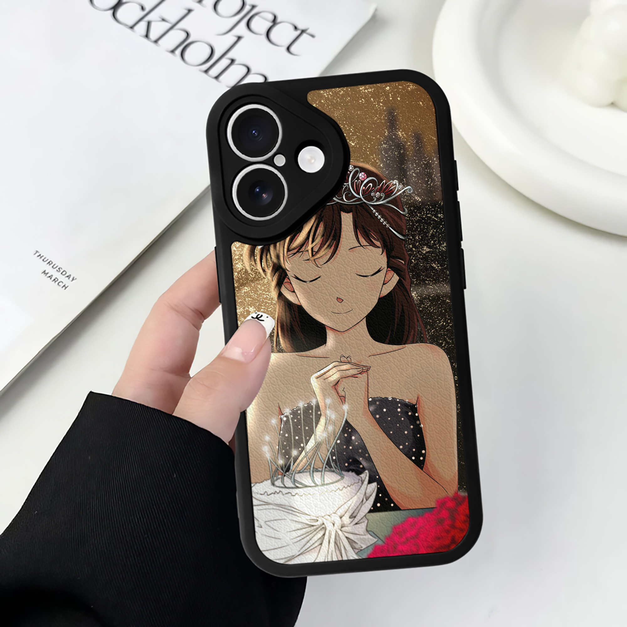 （画像用） 名探偵コナン Detective Conan 【iPhone 16シリーズ対応】シリコンスマホケース（レザー調） 材質：シリコン